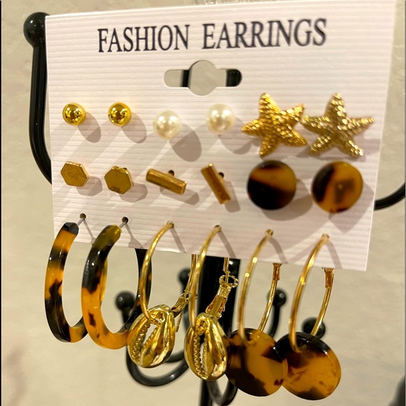 Jewelry - Fashionable earrings
